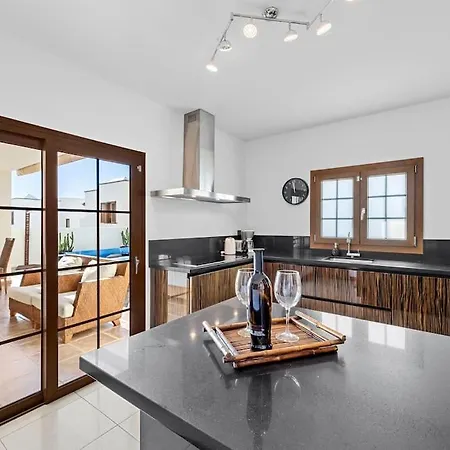 Nica קוסטה טגוויסה