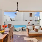 Nica Willa Costa Teguise