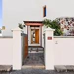 Nica Costa Teguise