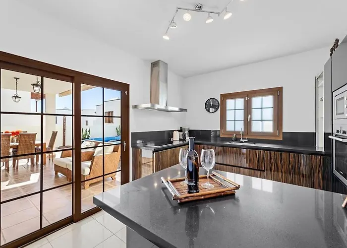 Nica كوستا تاغيسي