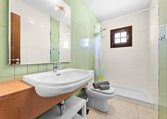 Nica فيلة كوستا تاغيسي